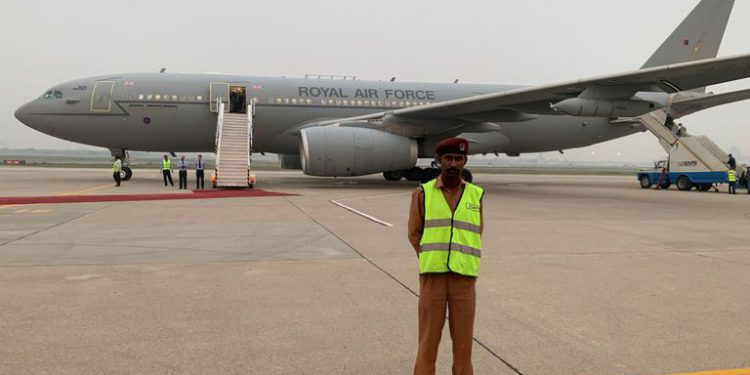 Prens William’ın uçağı iniş yapamadı!