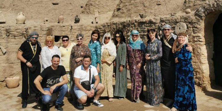 Ukraynalı turist kültür turlarına çıkmaya başladı