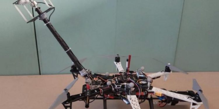 Gökdelenlerin camlarını “uçan robot” temizleyecek