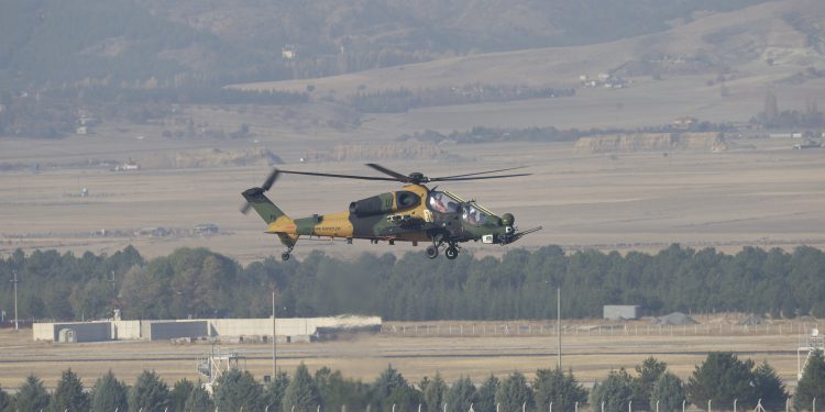 Yenilenen Atak helikopteri ilk uçuşunu yaptı