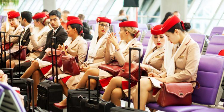 Hostes kıyafetlerini merak ediyor musunuz?