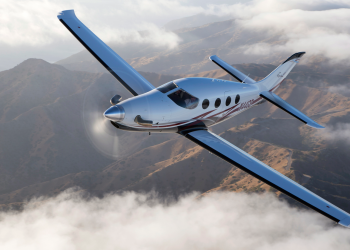 Tek motorlu Epic E1000 uçuş sertifikasını aldı