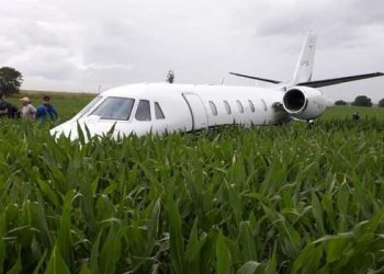 Mısır tarlası uçak pisti görevi görüyor