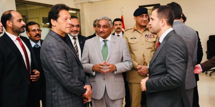 Pakistan Başbakanı TUSAŞ ofisini ziyaret etti