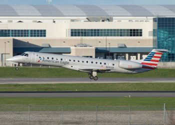 Koltuğunu beğenmeyen yolcu uçağa acil iniş yaptırdı