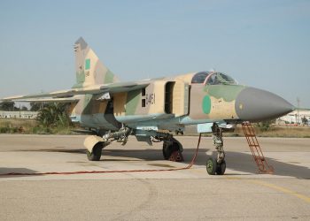 Savaş uçağı düşürüldü, pilot esir alındı