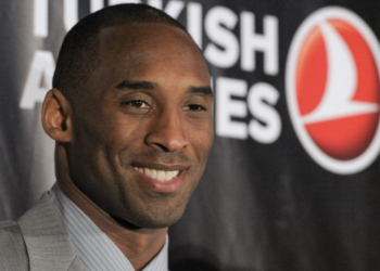 Kobe Bryant ve kızı helikopter kazasında öldü