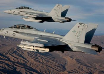 İnsansız savaş uçakları başka bir uçaktan kumanda edildi