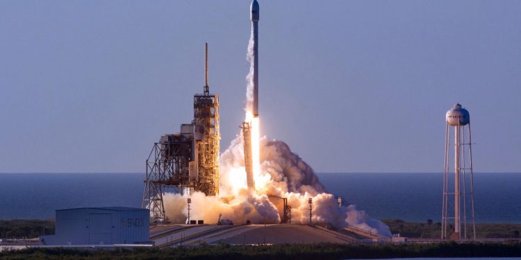 SpaceX ile NASA yeni uzay görevi için anlaştı