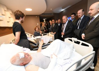 Ali Sabancı kazada yaralananları ziyaret etti