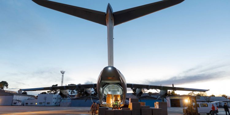 İspanya’ya maskeleri Airbus’ın A400M’i taşıdı