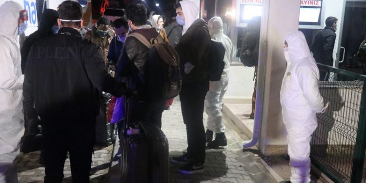 Yurt dışından gelenler yurtlara yerleştiriliyor