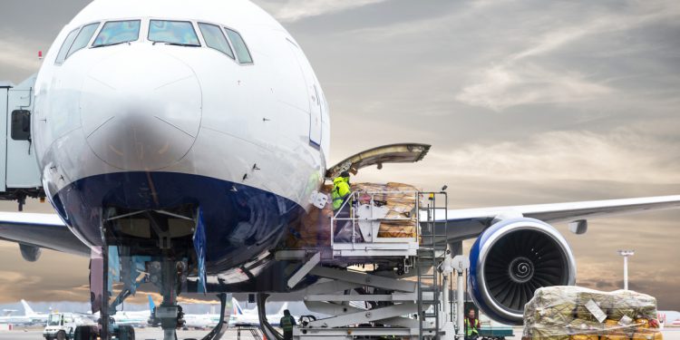 Kargo uçaklarından yoğun uçuş…