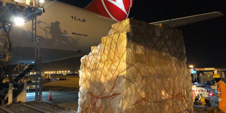 Çin’den alınan hızlı tanı kitlerini Turkish Cargo getirdi