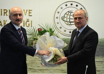 Yeni Ulaştırma Bakanı görevi teslim aldı