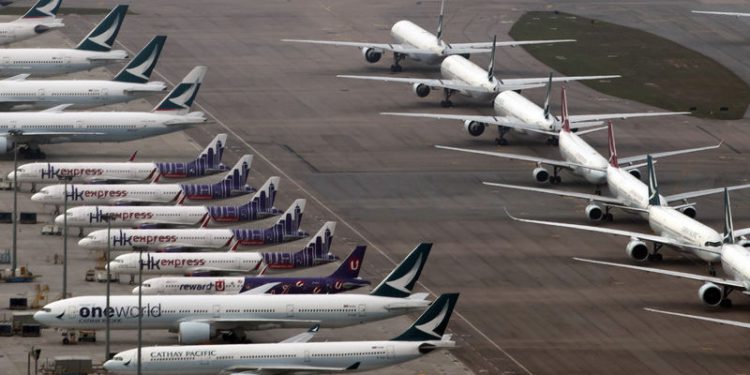 Küresel uçak trafiğinde rekor düşüş