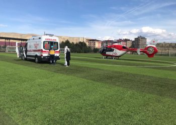 Ambulans helikopter kalbi duran yaşlı hasta için havalandı