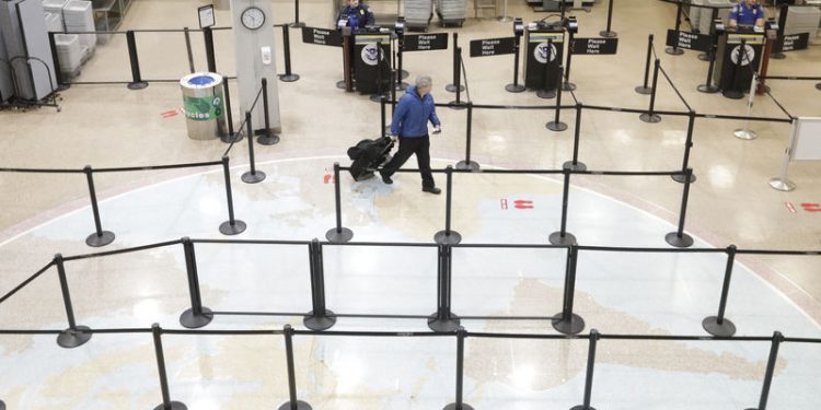 Küresel yolcu talebi şubatta yüzde 14,1 düştü