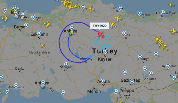 THY uçağı “Ay Yıldız” çizmek için gökyüzünde