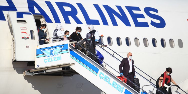 Yurt dışındaki Türklerin tahliyeleri sürüyor