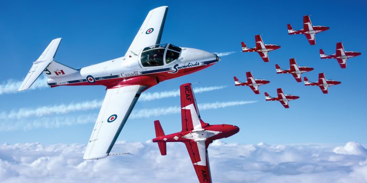 Akrobasi uçağı düştü: 1 pilot öldü