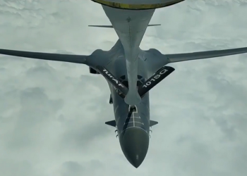 Türk tanker uçağından ABD uçaklarına havada yakıt ikmali