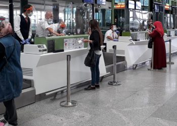 İzmir Adnan Menderes’te uçuşlar başarıyla başladı