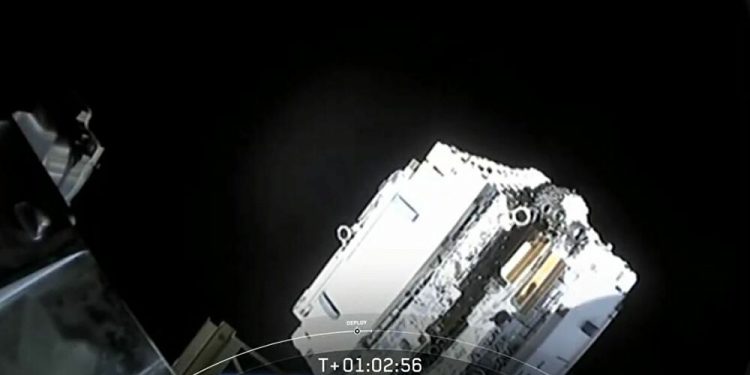 SpaceX 60 internet uydusunu uzaya fırlattı