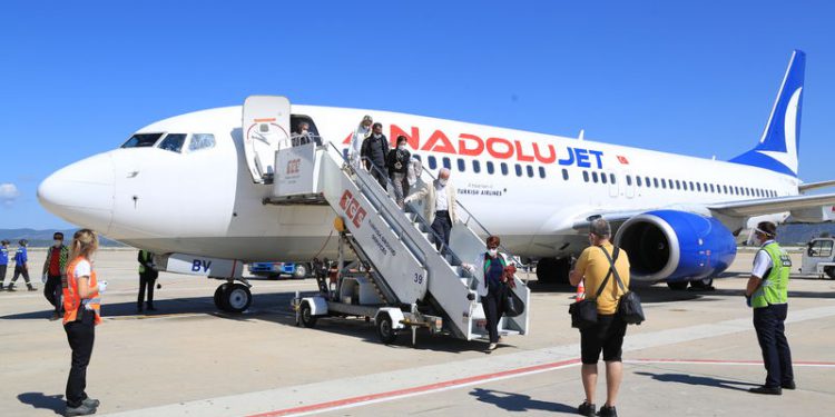 Milas-Bodrum Havalimanı ilk yolcularını karşıladı