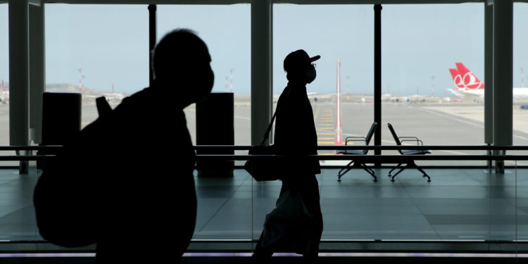 Koronavirüsten korunarak nasıl uçarsınız?