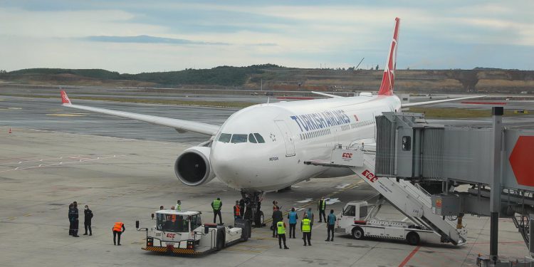 Sabiha Gökçen’den ilk sefer İzmir’e yapıldı