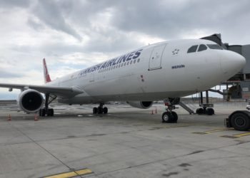 THY 253 uçağını gökyüzüyle buluşturdu