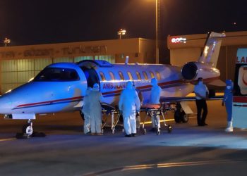 Covid-19’a yakalanan çift ambulans uçak