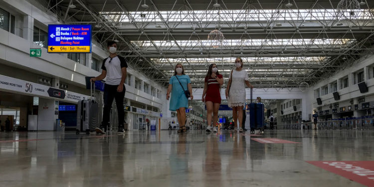 Antalya’ya bir günde 9 ülkeden 36 uçak geldi