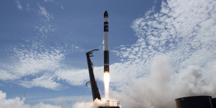 Rocket Lab’ın uydusu havada infilak etti