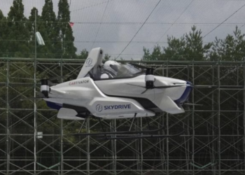 Japonya’da ”uçan araba” projesinde yolculu deneme uçuşu