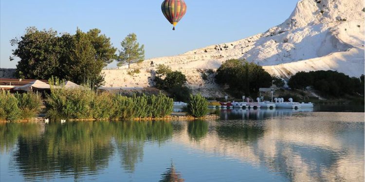 Balonlar Pamukkale üzerinde yeniden uçmaya başladı
