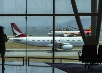 11 yolcunun testleri pozitif çıktı, uçuşlar durdu