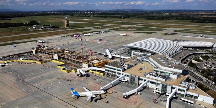 Macaristan tüm sınırlarını kapattı