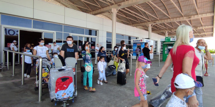 Ruslar akın akın Antalya’ya geliyor