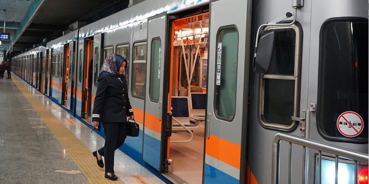 Atatürk Havalimanı metro istasyonu yarın kapanıyor