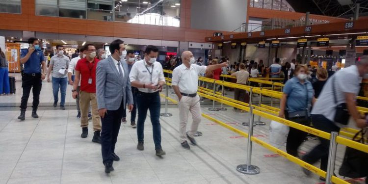 Sabiha Gökçen Havalimanı’nda Covid-19 denetimi