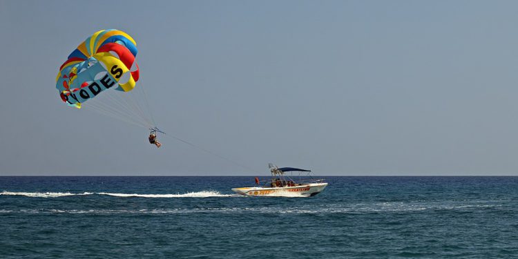Parasailing uçuşunda 2 genç hayatını kaybetti