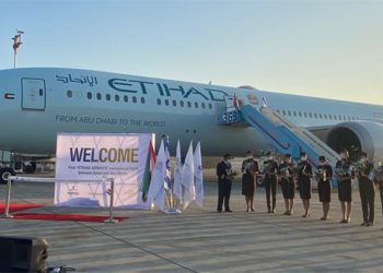 BAE ve İsrail arasında ilk ticari uçuş icra edildi