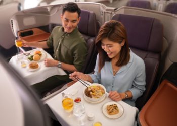 ‘Park halindeki uçakta yemek’ konsepti ilk gün 400 kişi ağırladı