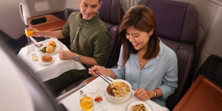 ‘Park halindeki uçakta yemek’ konsepti ilk gün 400 kişi ağırladı