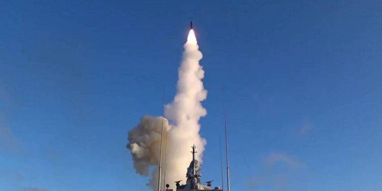 Rusya’nın Tsirkon hipersonik füze denemesi başarılı geçti