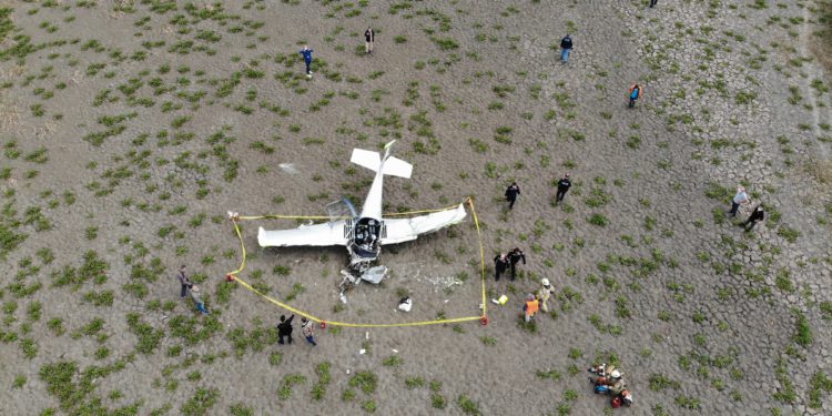 Büyükçekmece’de Ayjet’in eğitim uçağı düştü