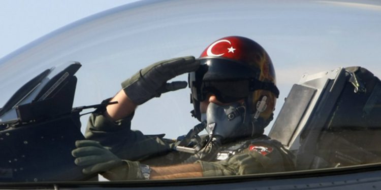 F-16 pilotları zorlu testlerden geçiyorlar