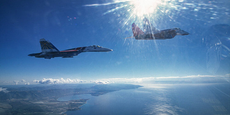 Rus Su-27 jetinden dört İngiliz askeri uçağına önleme